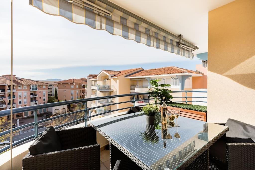 Port-Frejus, Le Paladien, Appartement 2 Pieces Climatise, Terrasse & Parking ภายนอก รูปภาพ
